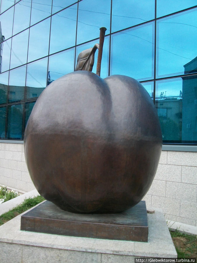 Памятник яблоку Курск, Россия