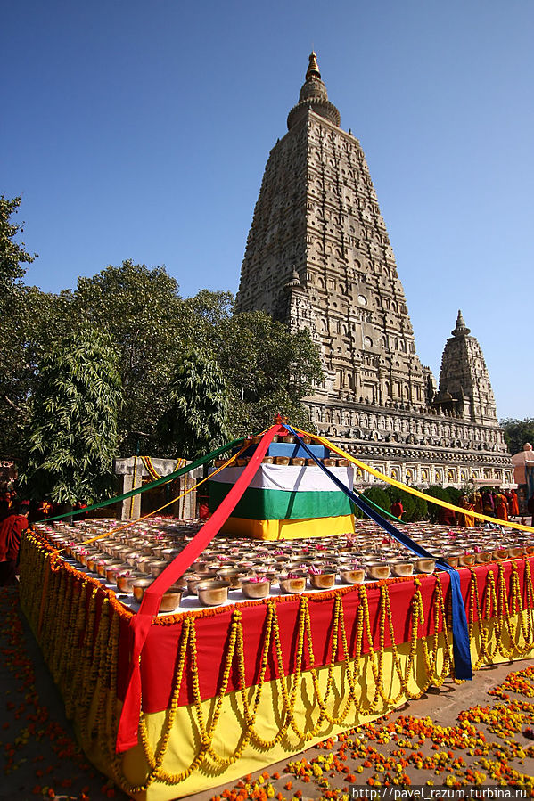 подношения для пуджи, Бодх-Гая Бодх-Гая, Индия подношения для пуджи, Бодх-Гая Бодх-Гая, Индия