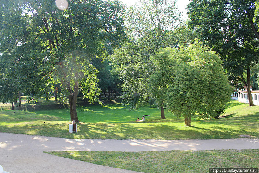 В парке можно посидеть-полежать или устроить пикник. Белосток, Польша