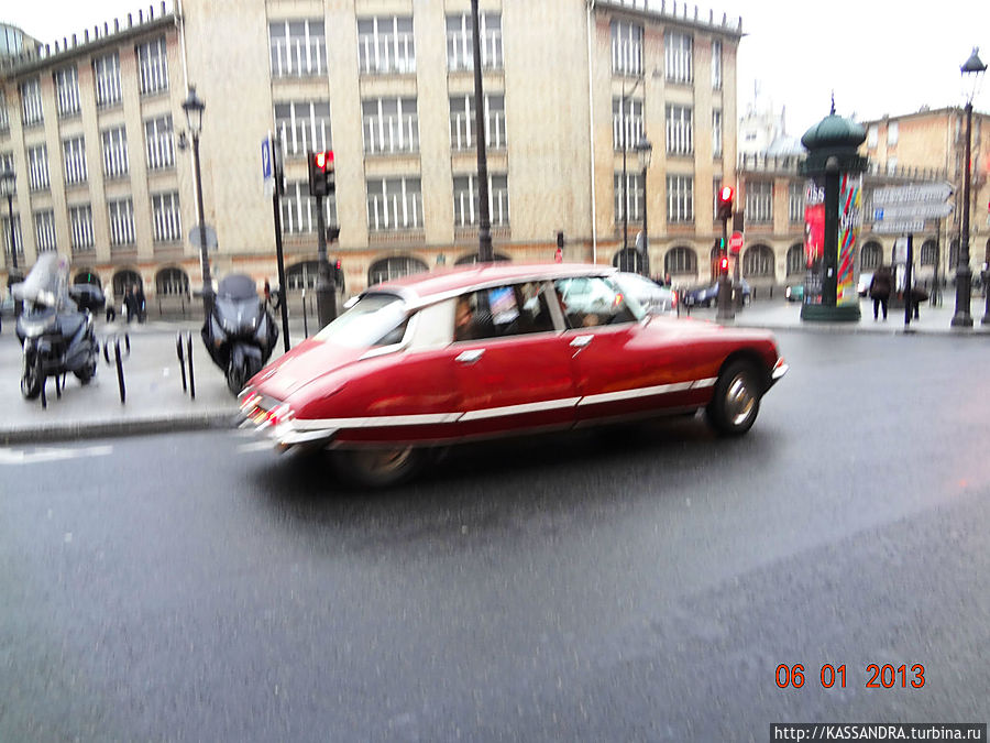 Богиня на улицах Парижа Париж, Франция Богиня на улицах Парижа Париж, Франция