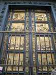 Двери баптистерия, названные Микеланджело  «Вратами рая».  Копии этих ворот  находятся в Питере,  в Казанском соборе