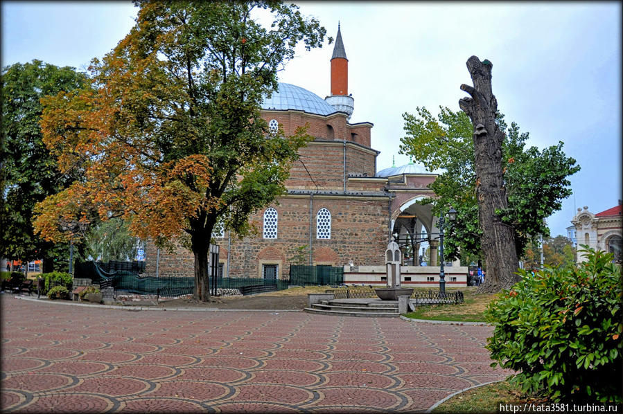Мечеть Баня Баши — единственная действующая мечеть в Софии, построенная в 1576 году София, Болгария