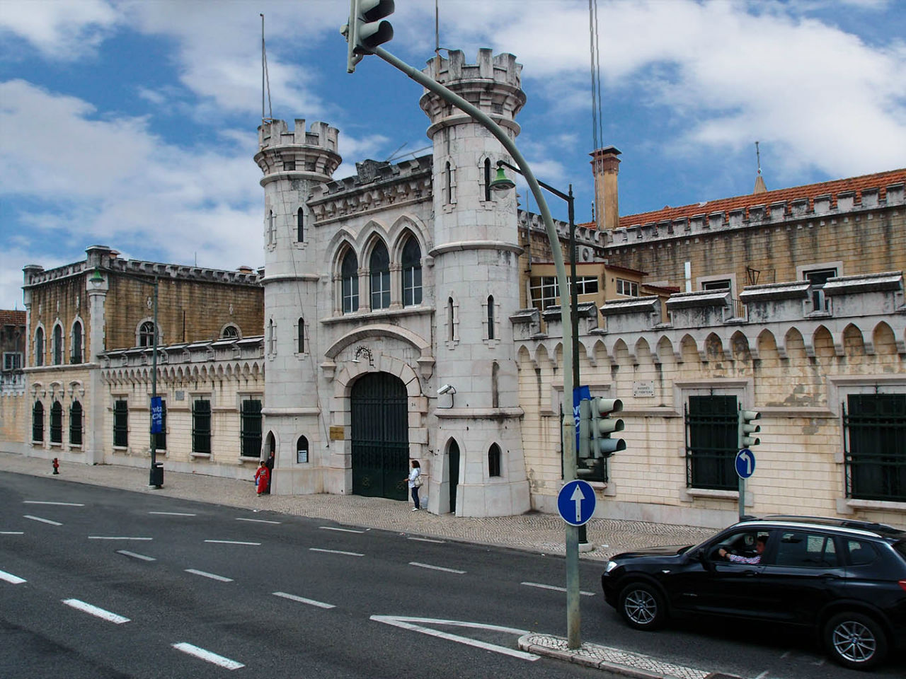 Penitenciaria — старинное здание, Центральная тюрьма Лиссабона находится по адресу 54, Rua Marquês de Fronteira Лиссабон, Португалия