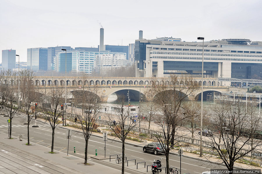 Вид на реку от зданий библиотеки Париж, Франция
