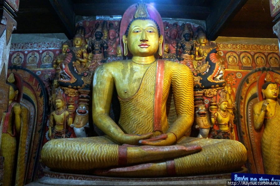 Будда  сидящий. Верхний   храм. Курунегала, Шри-Ланка