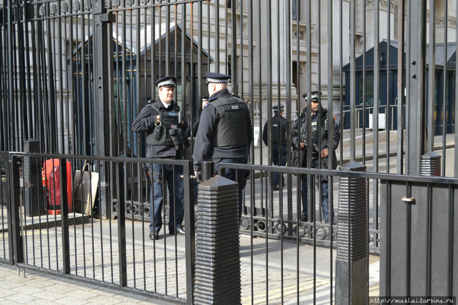 Это место закрыто для массового пользования с помощью ворот безопасности, которые были установлены еще в 1989 году после массовых беспорядков. Лондон, Великобритания