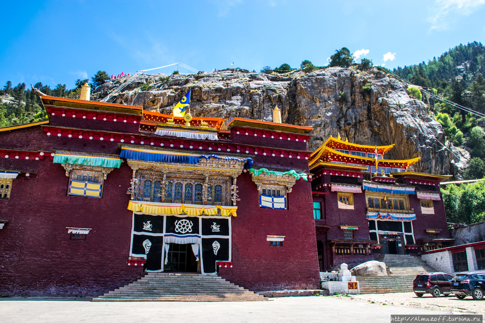 Восточный Тибет, монастырь 1-го Кармапы Пангпхуг Сяньдусиань, Китай