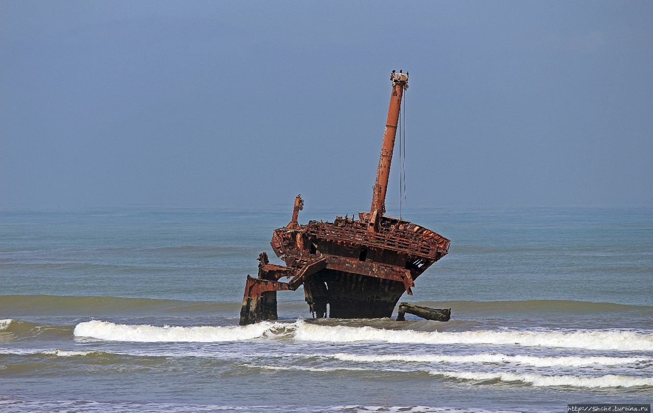 Кораблекрушение на пляже Хаузия / Shipwreck on the El Haouzia beach (El Jadida)