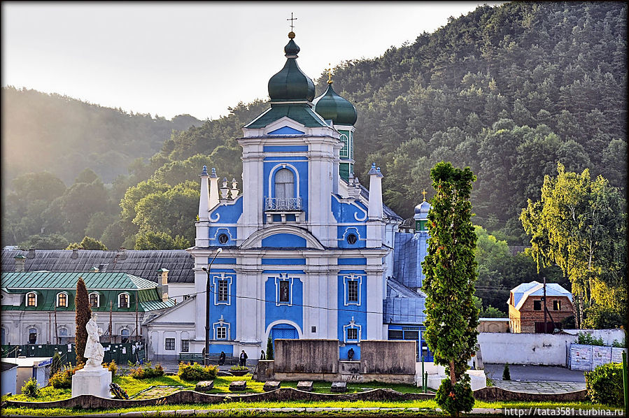 Храм Св. Николая построен в 17 веке в стиле барокко. В настоящее время храм действующий. Кременец, Украина