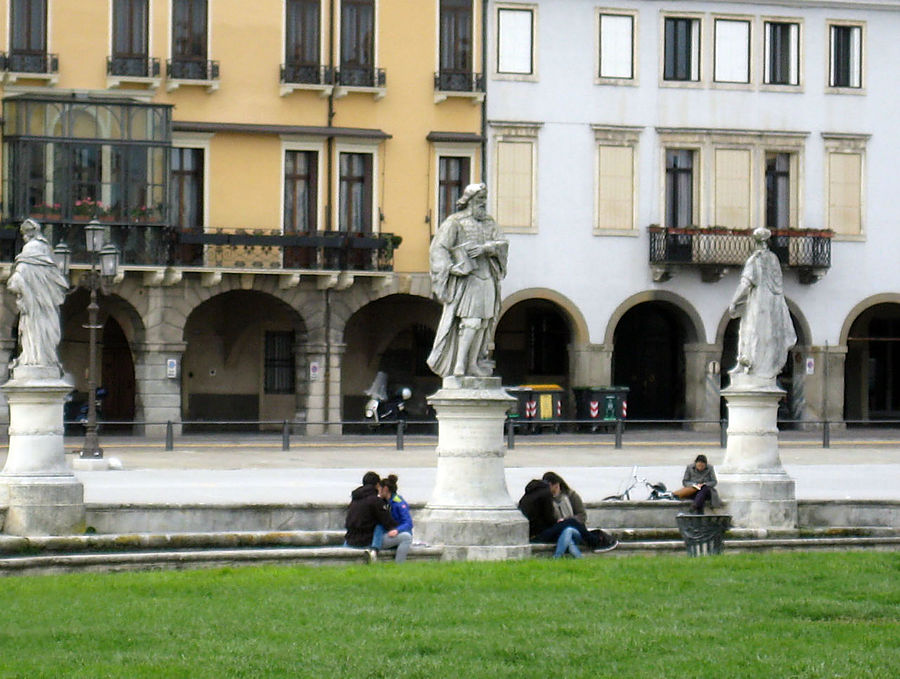 Город целующихся студентов Падуя, Италия