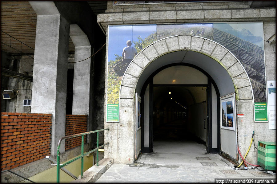 От станции в Манаролу ведет тоннель. Манарола, Италия