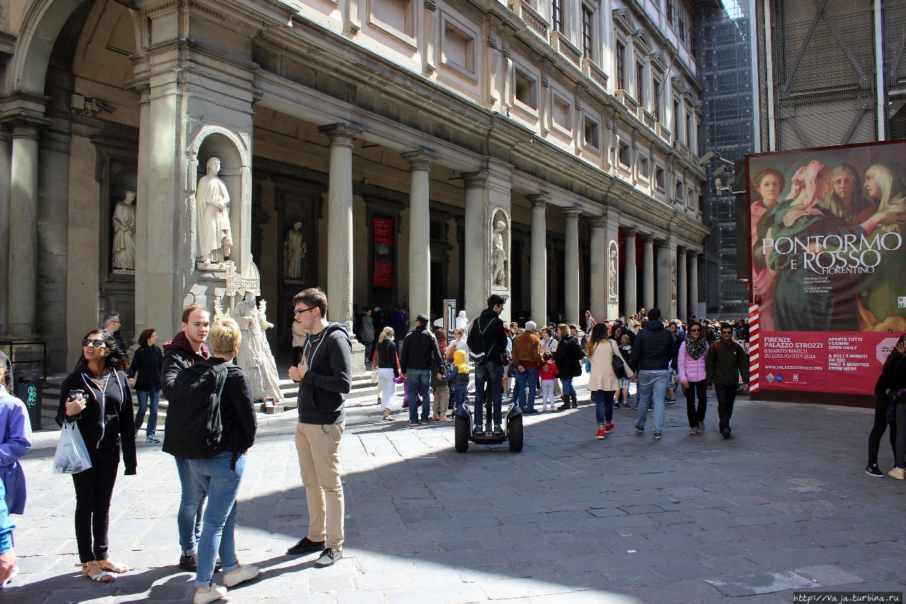 У галерей Уффицы Флоренция, Италия У галерей Уффицы Флоренция, Италия