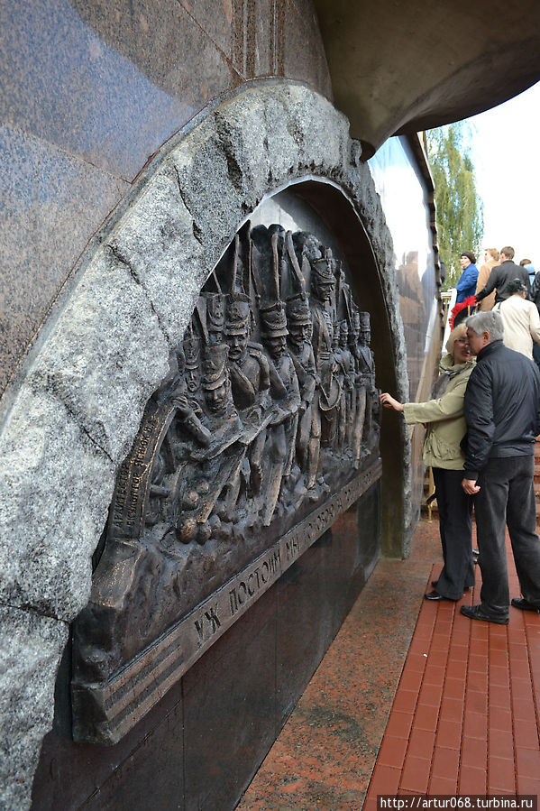 Первые осмотры памятника горожанами Тамбов, Россия