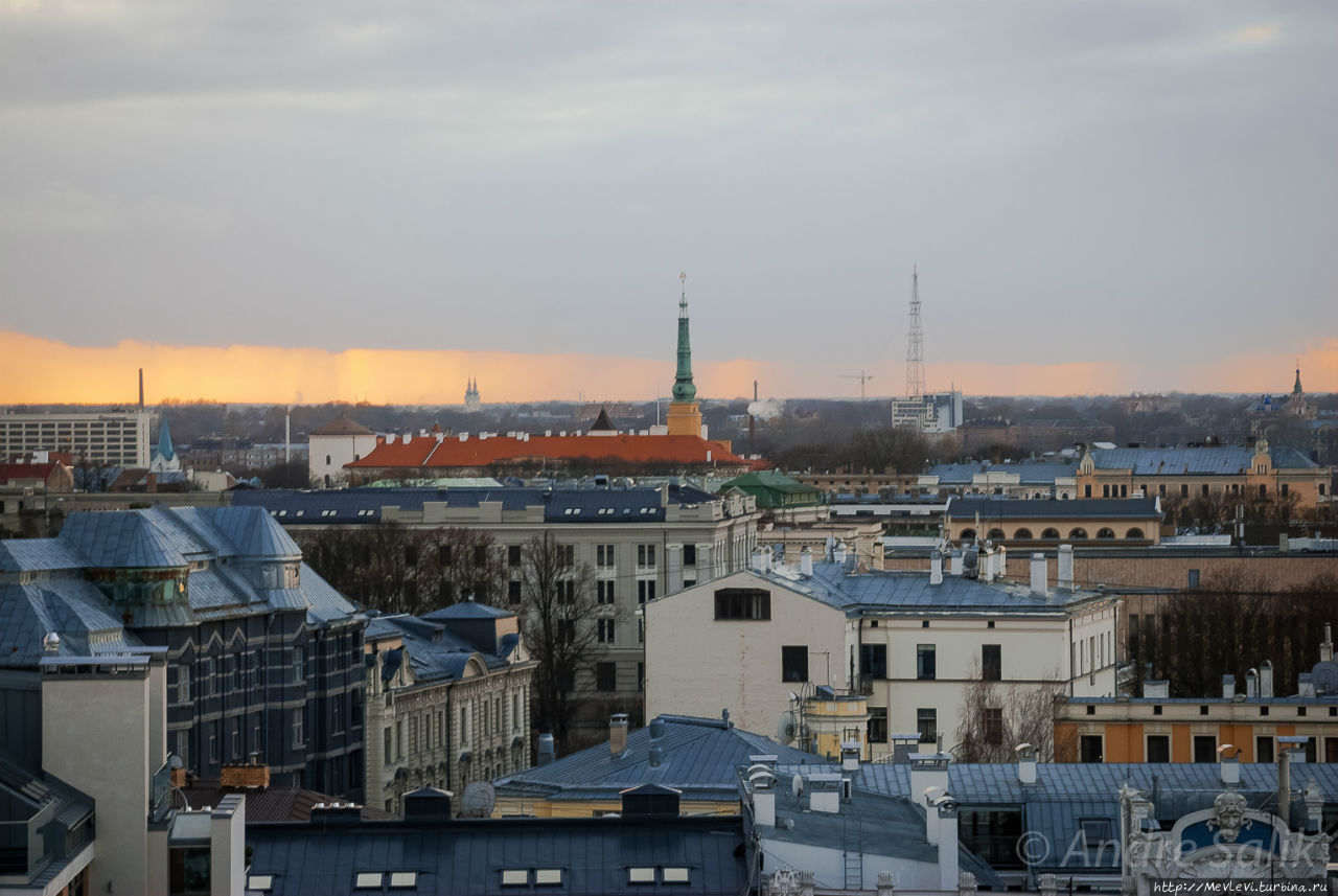 Панорама старого города на закате Рига, Латвия