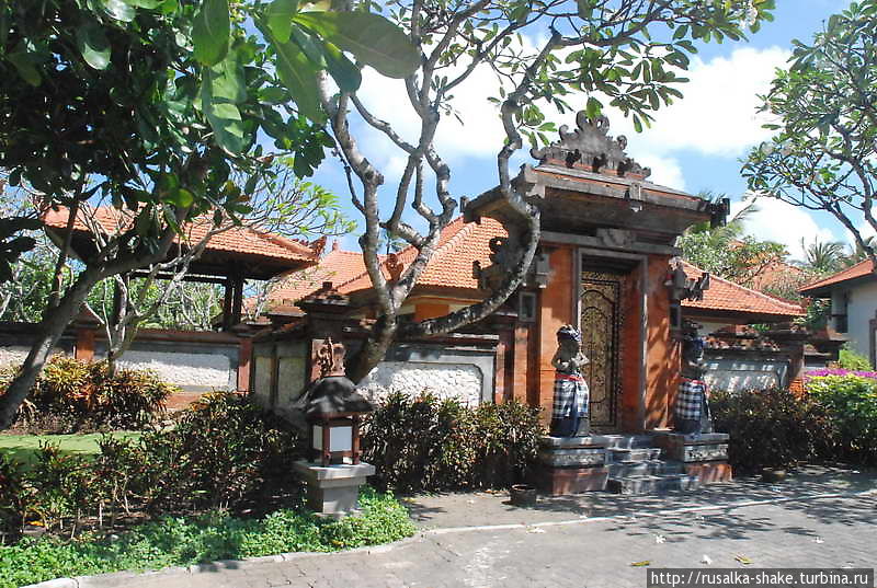 Храм отельный Нуса-Дуа, Индонезия