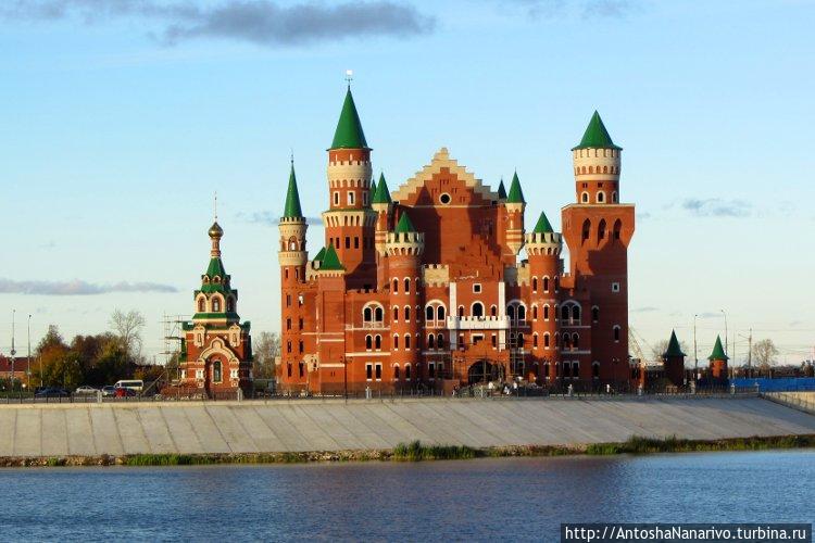 Типа замок Нойшванштайн. Йошкар-Ола, Россия