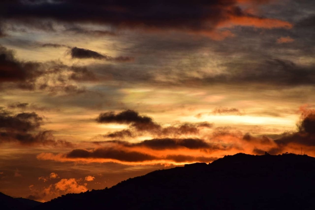 Закаты и рассветы над горами Андалусии Трапиче, Испания