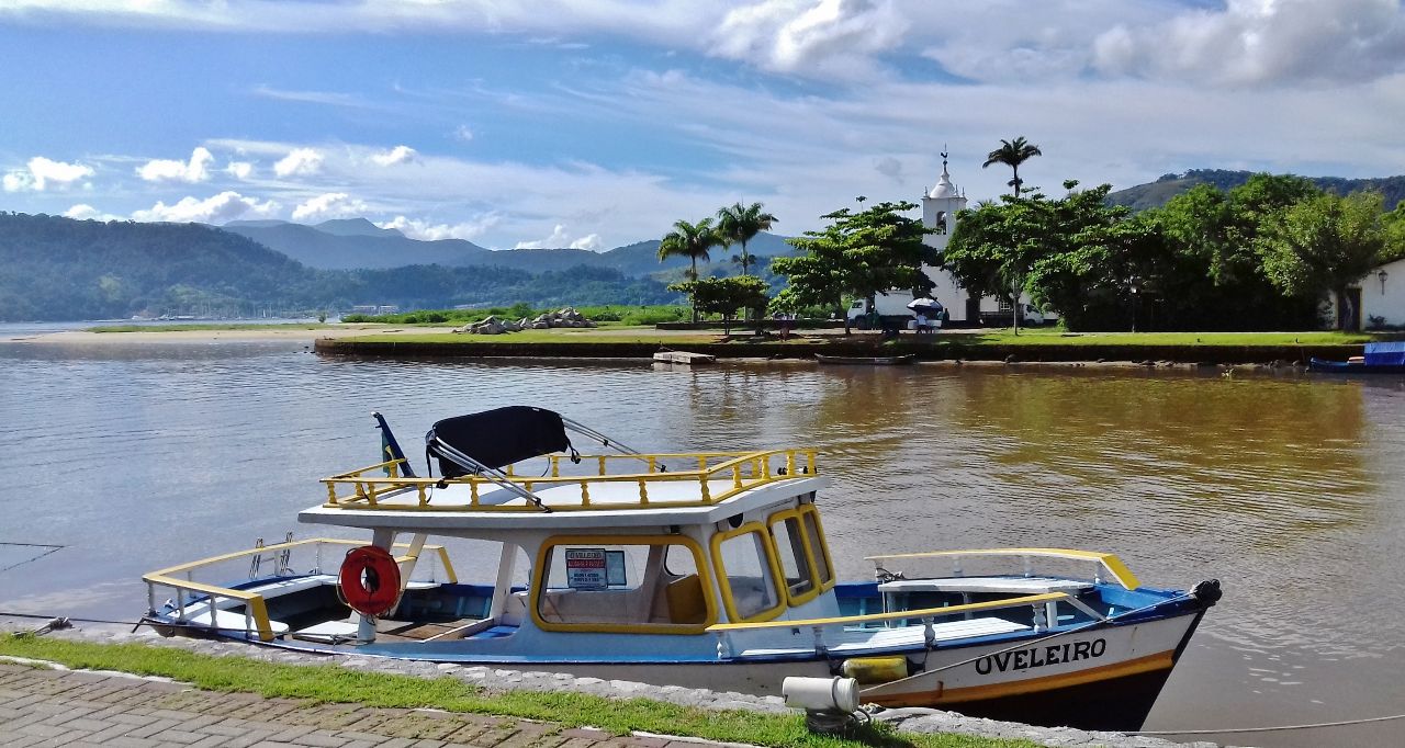 Вольные маршруты на корабликах по заливу Парати Парати, Бразилия