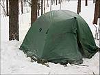 ...а мы, как самые ленивые (и приехавшие ночью) просто поставили палатку на снег))