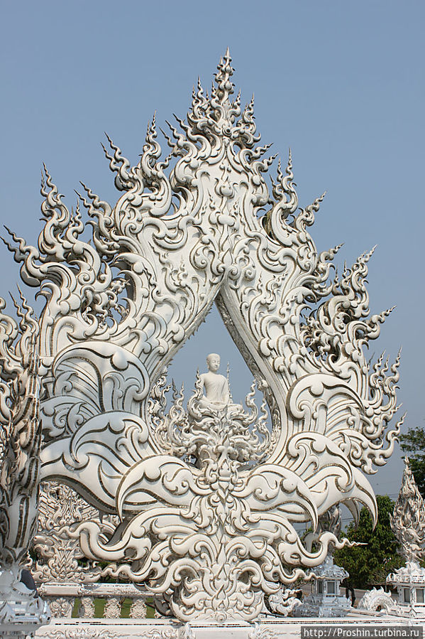 Чианграй, 5-й день, Ват Ронг Кун (Wat Rong Koon) Чианграй, Таиланд Чианграй, 5-й день, Ват Ронг Кун (Wat Rong Koon) Чианграй, Таиланд