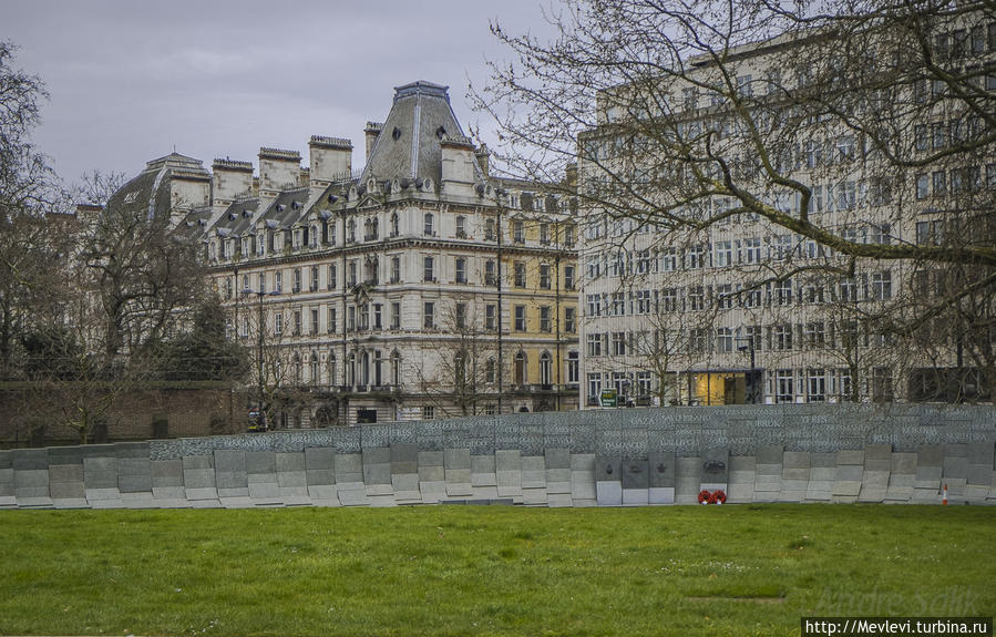 Букинге́мский дворец на рассвете Лондон, Великобритания Букинге́мский дворец на рассвете Лондон, Великобритания