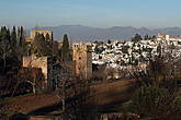 Утро. Крепость Альгамбры и Альбайсин — мавританский квартал Гранады.