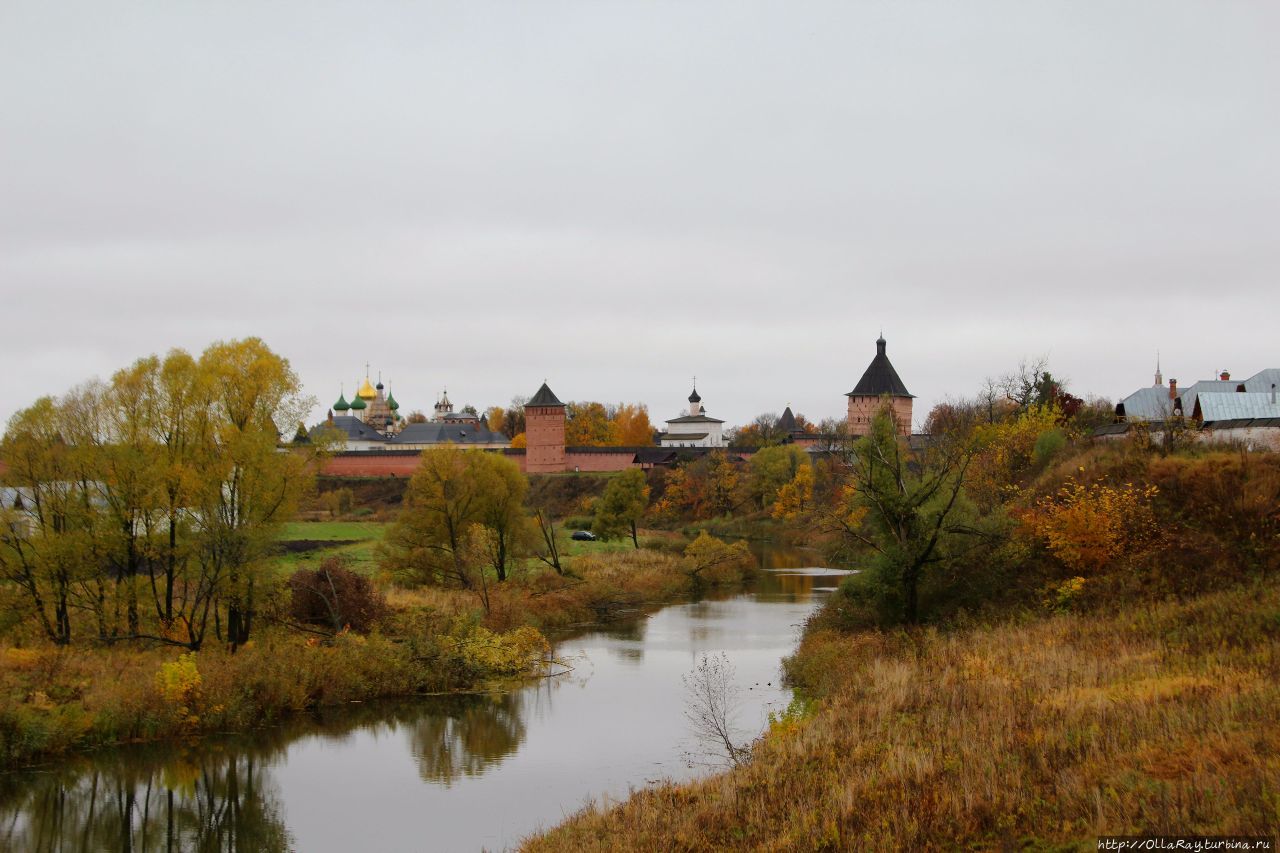 Вид на Каменку и Спасо-Евфимиев монастырь. Суздаль, Россия