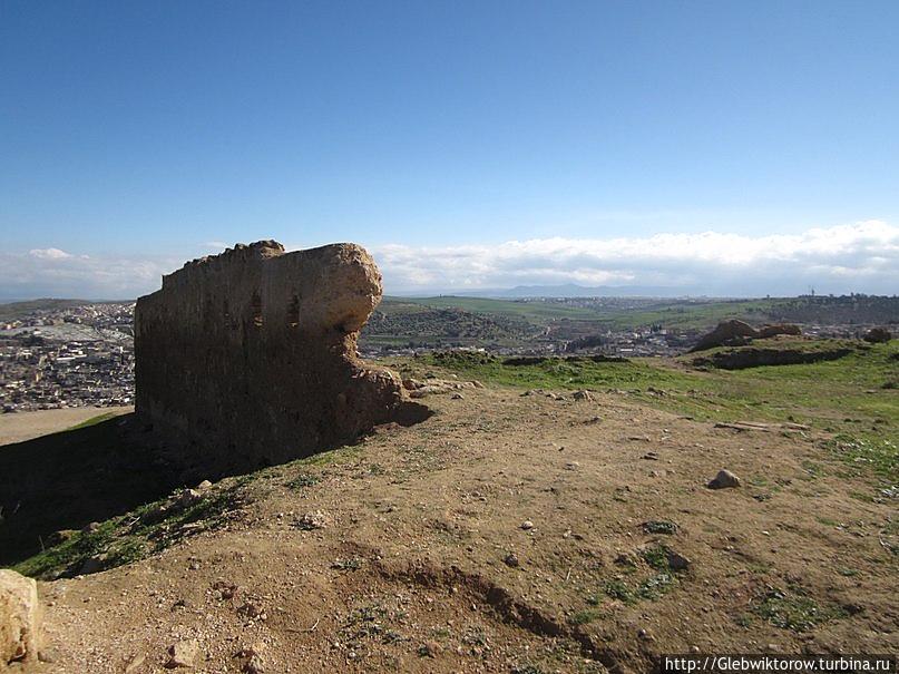 Фес. Руины крепость на холме Фес, Марокко