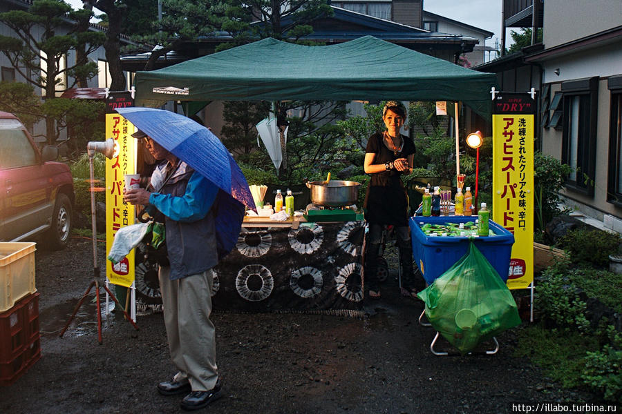 Рассвет на Фудзисан и закрытие сезона восхождений 2011 Фудзияма (вулкан 3776м), Япония