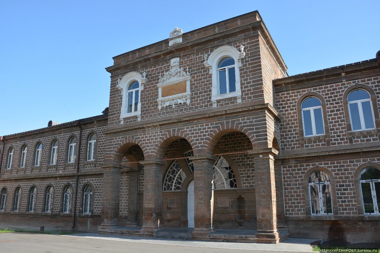Св. Эчмиадзин - духовный центр Армянской Апостольской Церкви