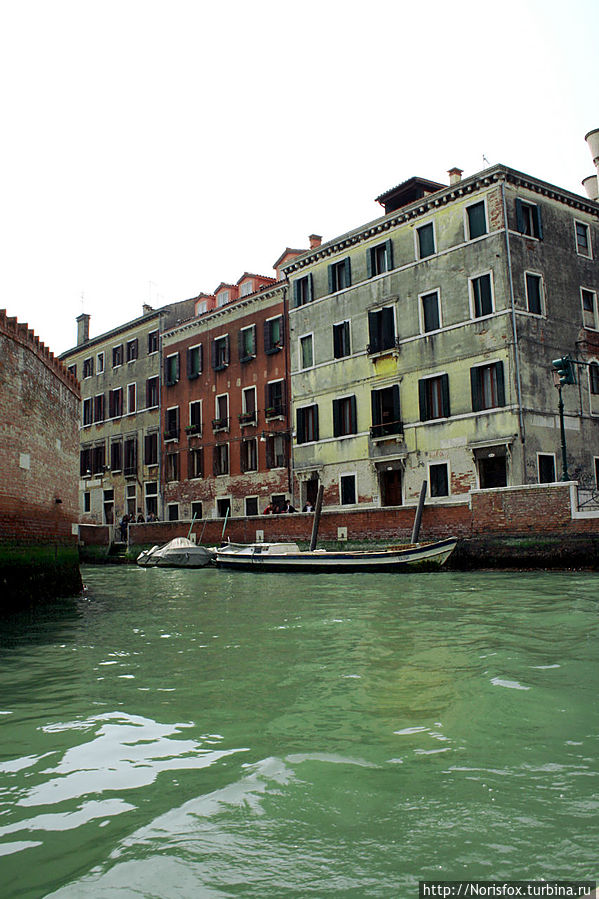 Изумрудные воды канала Венеция, Италия