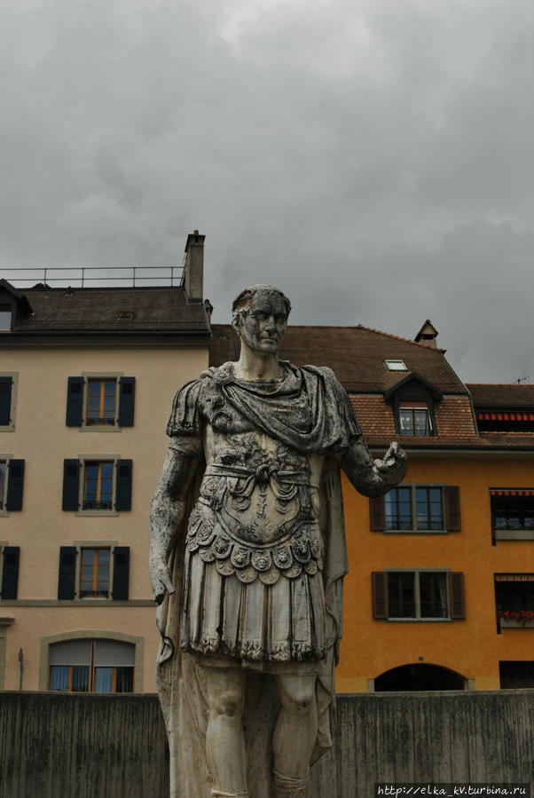 Скульптура основателя Ньона — Жюля Сезара (то есть Юлия Цезаря) Кантон Во, Швейцария