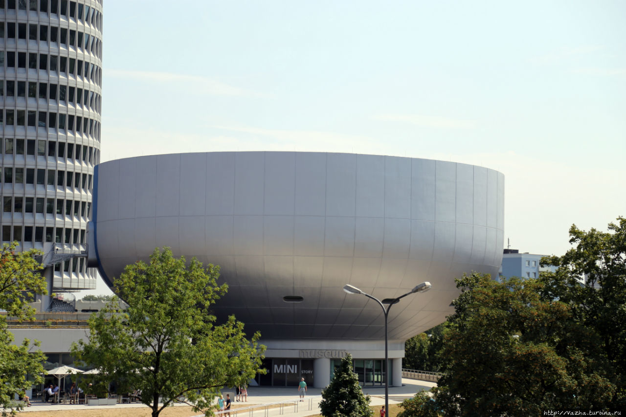 Музей BMW в Мюнхене. Первая часть Мюнхен, Германия Музей BMW в Мюнхене. Первая часть Мюнхен, Германия