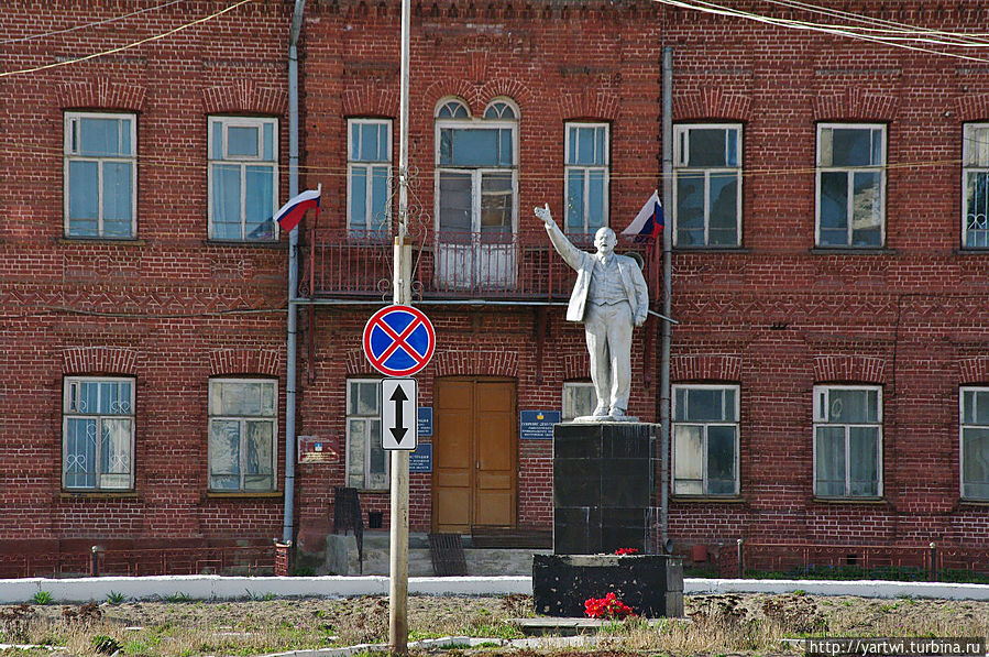 Бывшее здание Дворянского собрания (ныне — городская администрация).