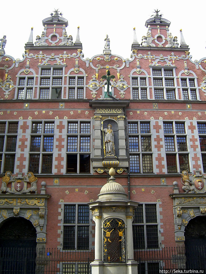 Большой арсенал. Так выглядит фасад здания со стороны Пивной улицы. Большой арсенал. Так выглядит фасад здания со стороны Пивной улицы.