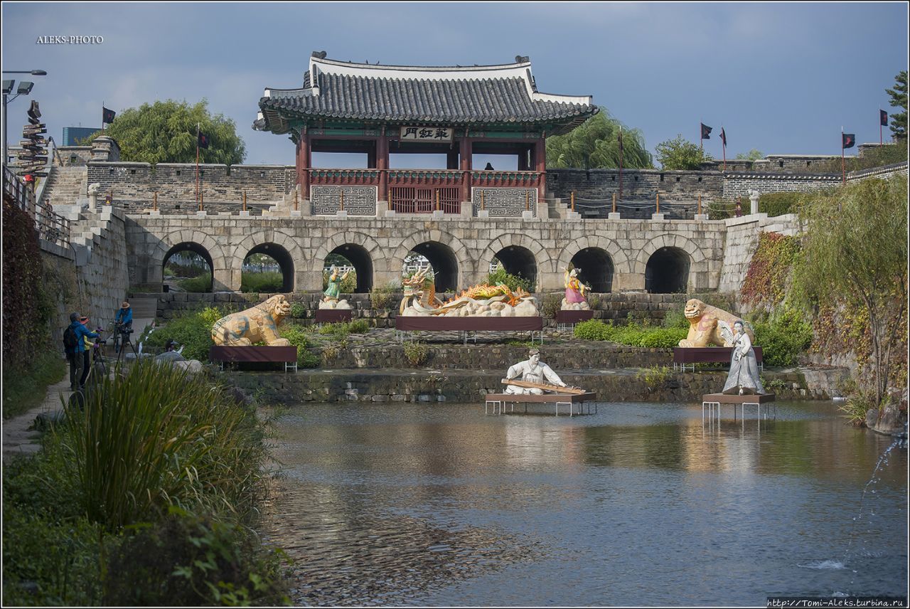 Фонари-скульптуры у ручья Сувончхон (Вокруг Южной Кореи ч12) Сувон, Республика Корея