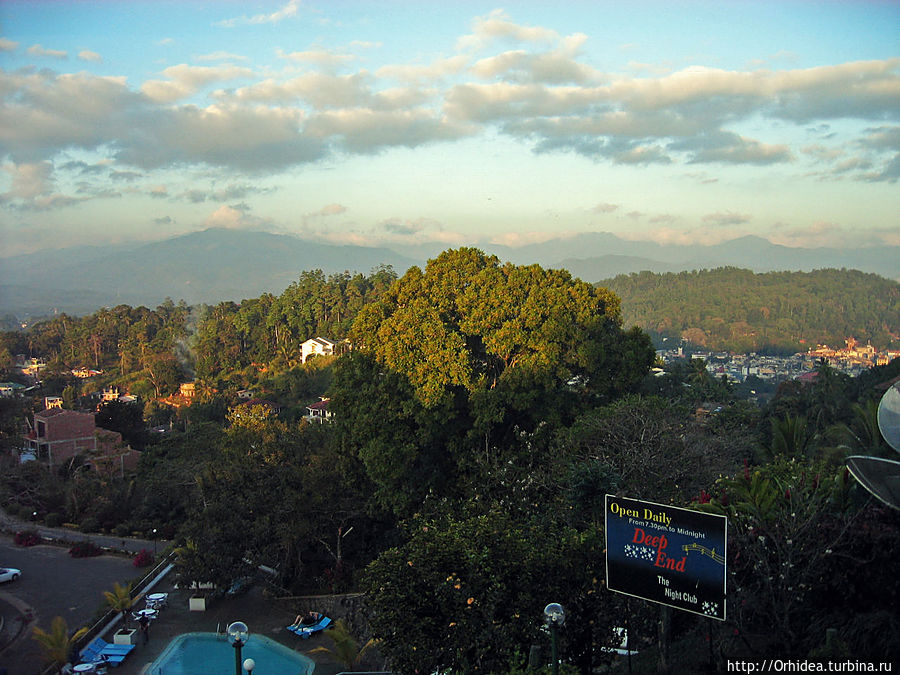Виды на окрестные горы с террас нашего отеля Канди, Шри-Ланка