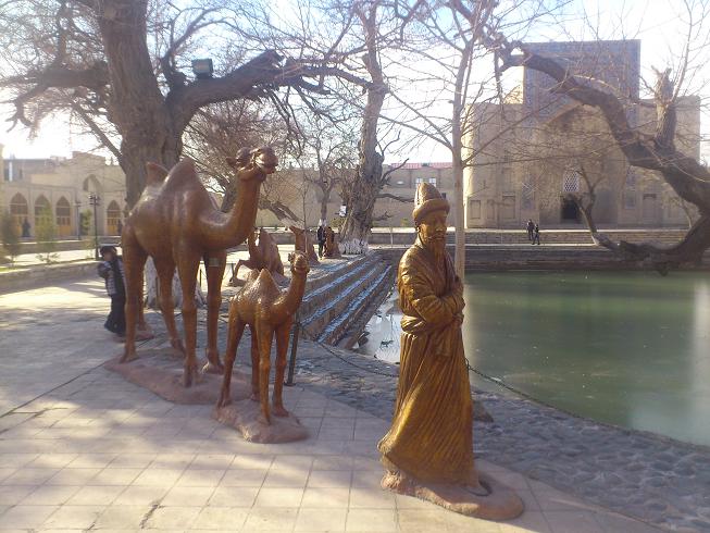 Скульптурная композиция Караван шелкового пути. Самарканд, Узбекистан