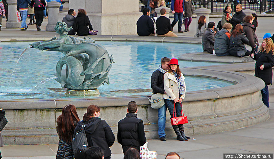 Фонтаны на Трафальгарской площади Лондон, Великобритания