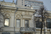 Над балконом инициалы ЗУ — Зинаида Ушкова