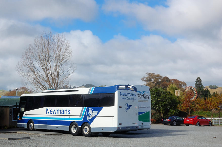 Остановка на обед. Автобус Newmans Coaches Веллингтон, Новая Зеландия