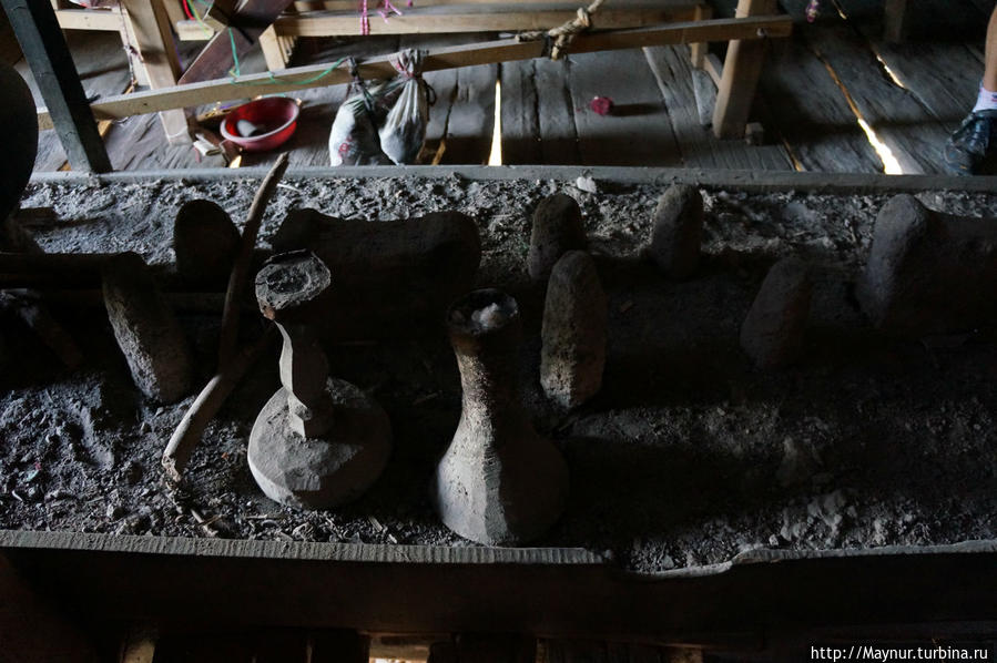 Батакский    музей   под   открытым    небом.  о.  Самосир.. Медан, Индонезия