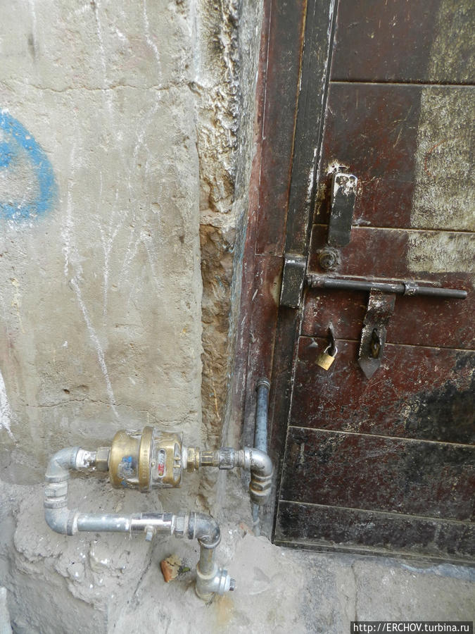 Загадочные кронштейны? Сана, Йемен Загадочные кронштейны? Сана, Йемен