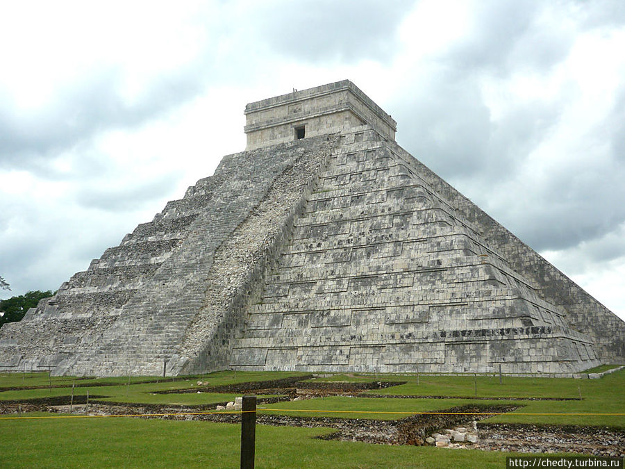 Пирамида Кукалькан Чичен-Ица город майя, Мексика