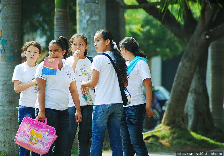 Жизнь главной площади Гранады Гранада, Никарагуа Жизнь главной площади Гранады Гранада, Никарагуа