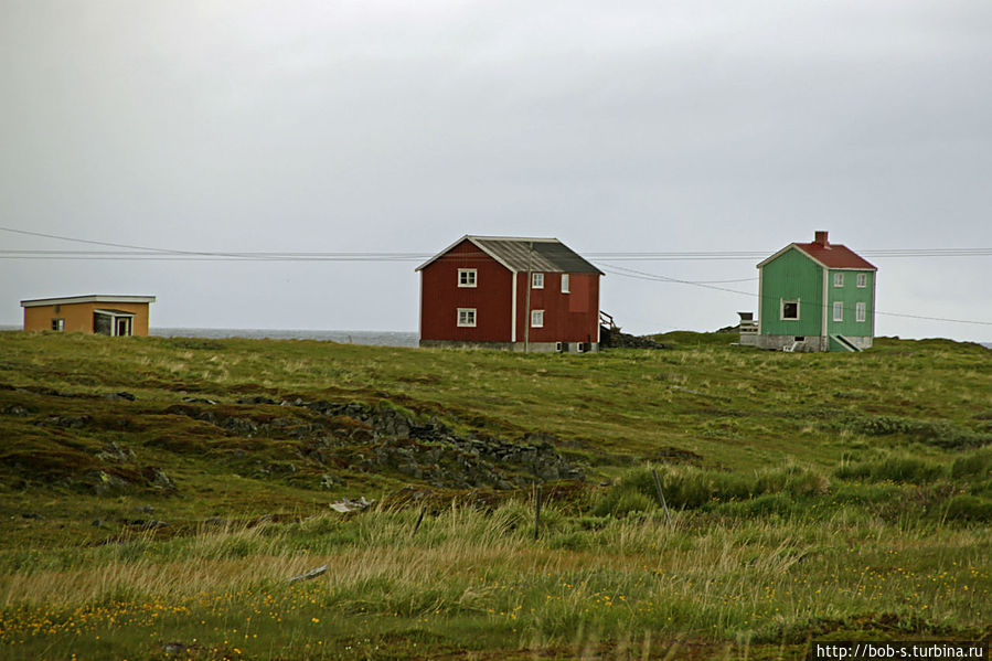 Рыбацкие домики, во время холодной войны из них следили за Советскими подводными лодками Рыбацкие домики, во время холодной войны из них следили за Советскими подводными лодками