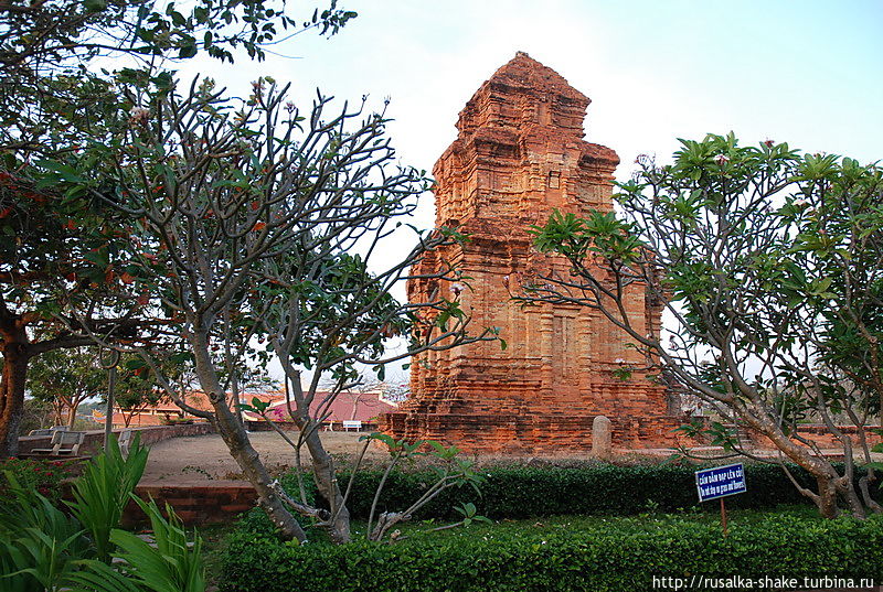 Чамские башни Фантхиет, Вьетнам