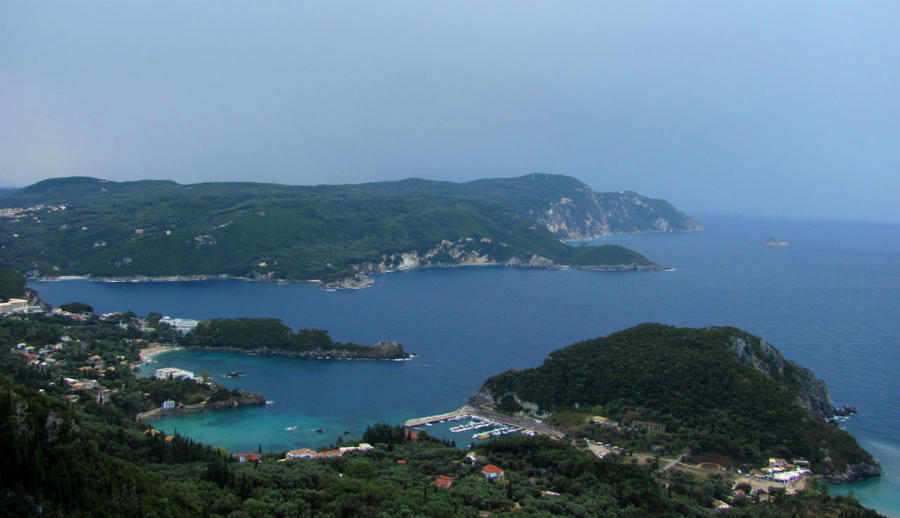 Местечко Палеокастрица — визитная карточка острова. Корфу, остров Корфу, Греция
