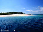 а это — Mbudya island. В 15 минутах на катере от пляжа. Рано утром подплыли к нему. Последний катер на берег — в 17.00