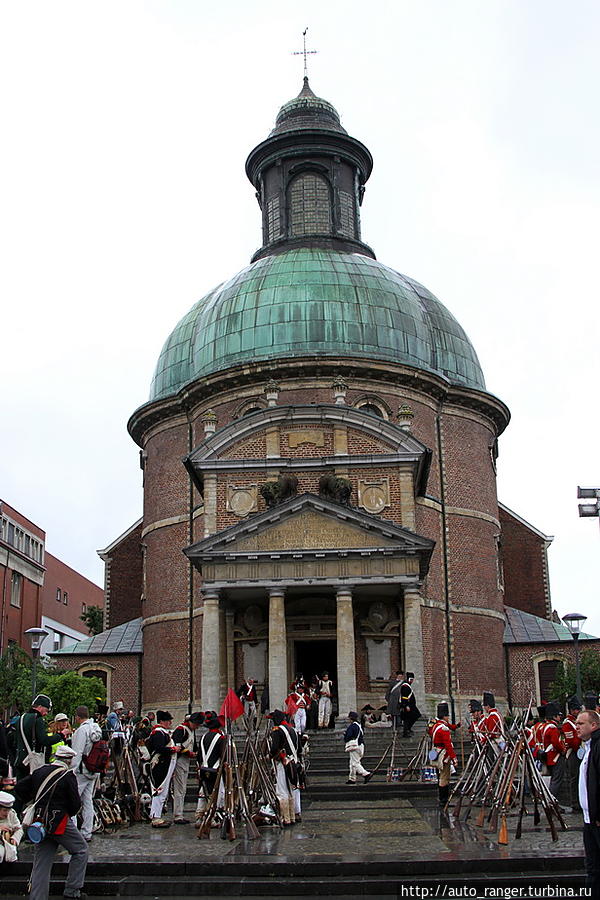Собор в центре Ватерлоо — место сбора ополченцев. Ватерлоо, Бельгия